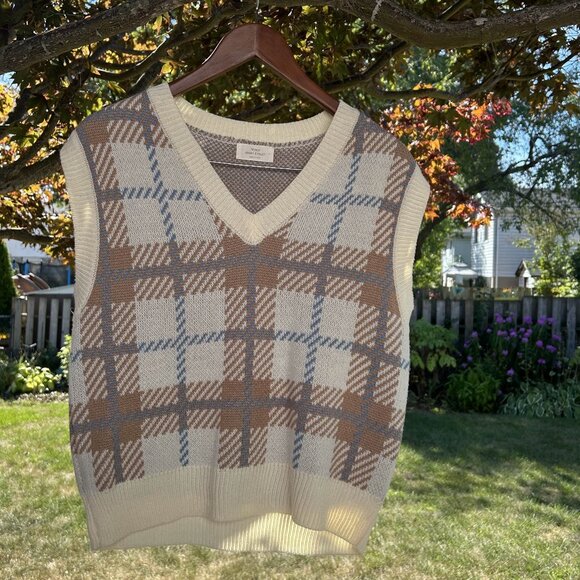 Mymyt Knit Vest - Picture 1 of 4